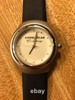 Goodyear #1 dans la course Montre-bracelet SWEDA Quartz pour hommes dos en acier inoxydable années 80 NEUF