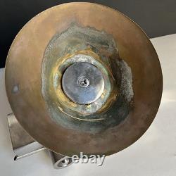 Sculpture en métal soudé en acier inoxydable fait main représentant une voiture de course de Formule 1